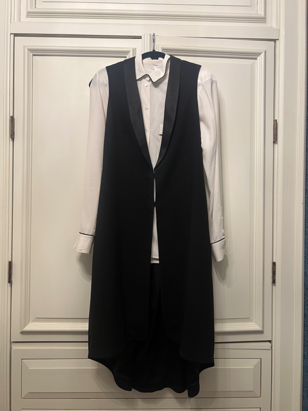 Alice + Olivia Black Sleeveless Long Vest